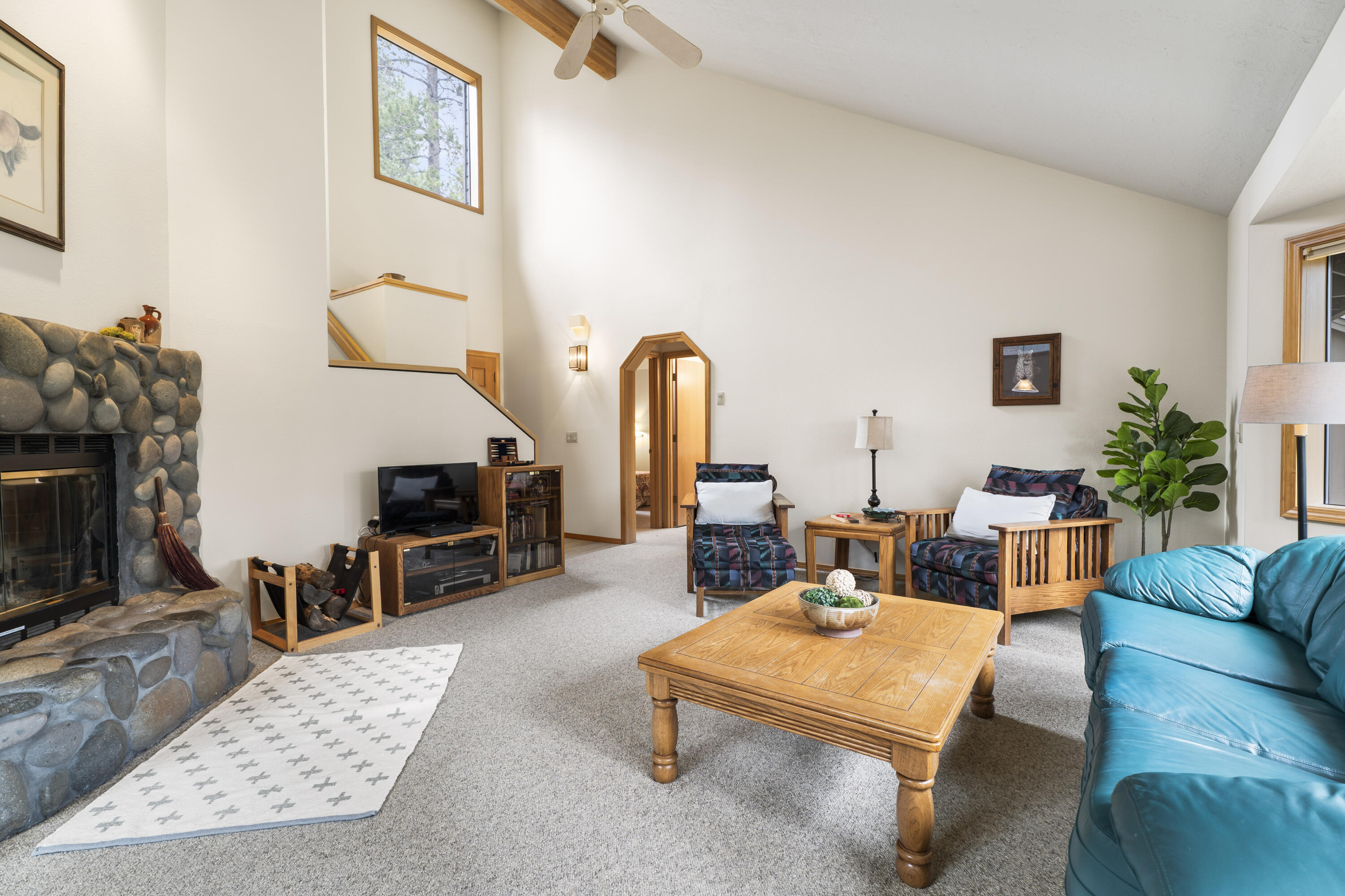 18193 Oregon Loop, 4