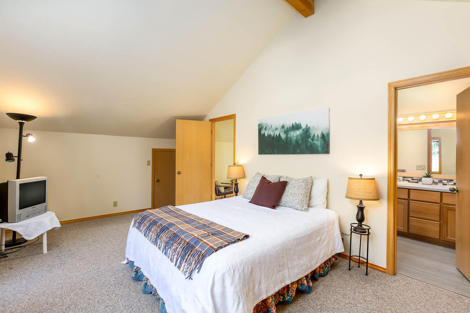 18193 Oregon Loop, 4