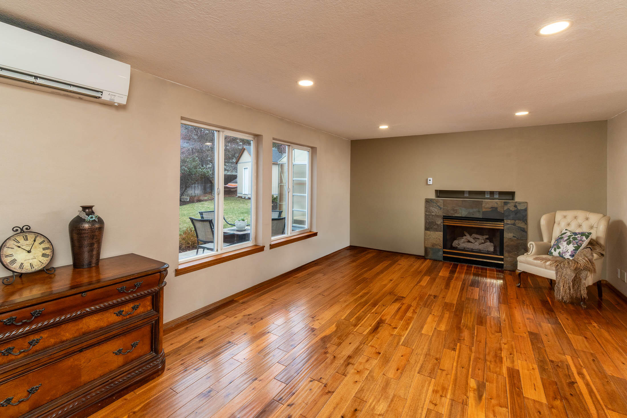 3023 NE Lansing Court