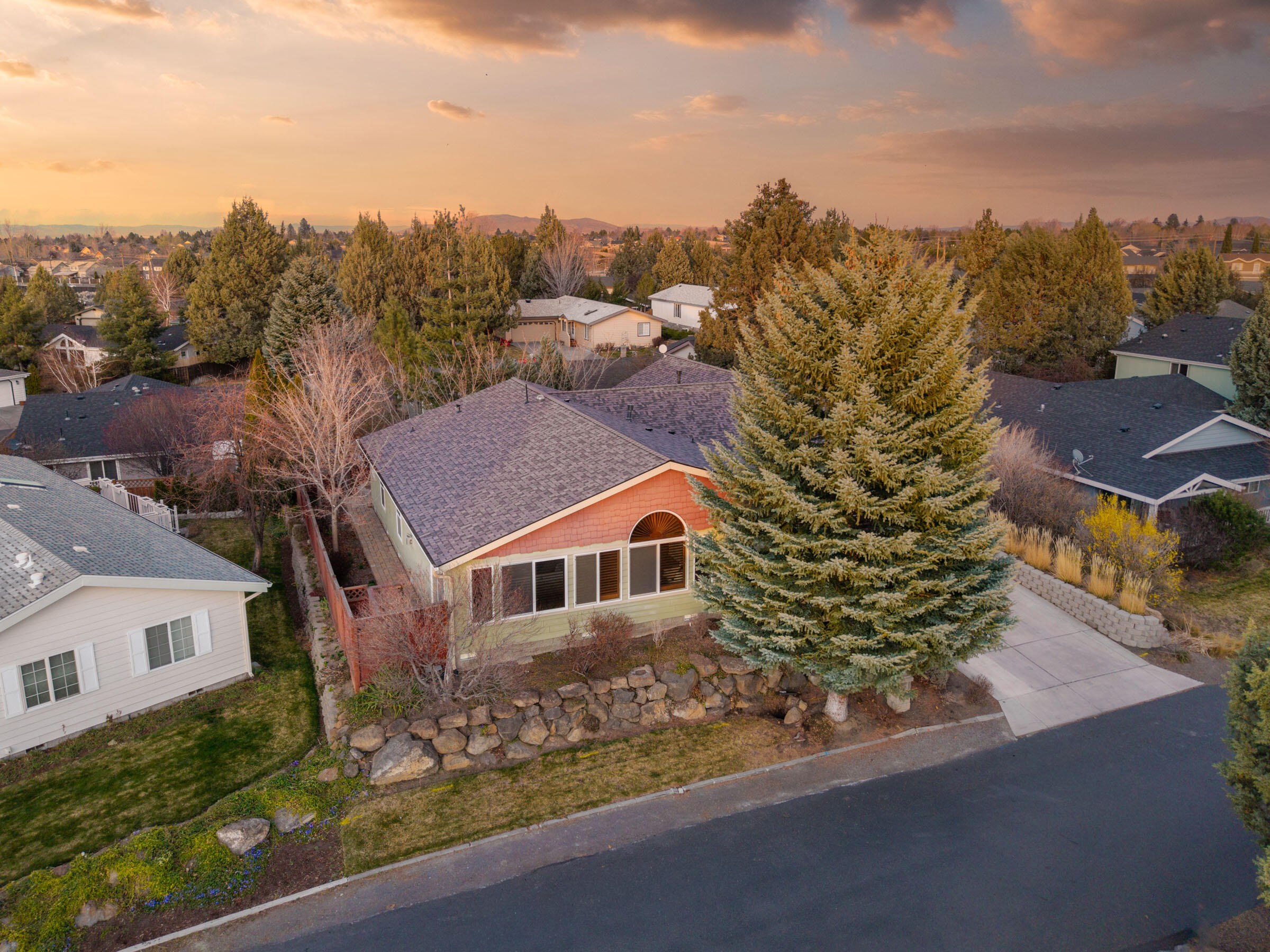 2432 NE Crocus Way