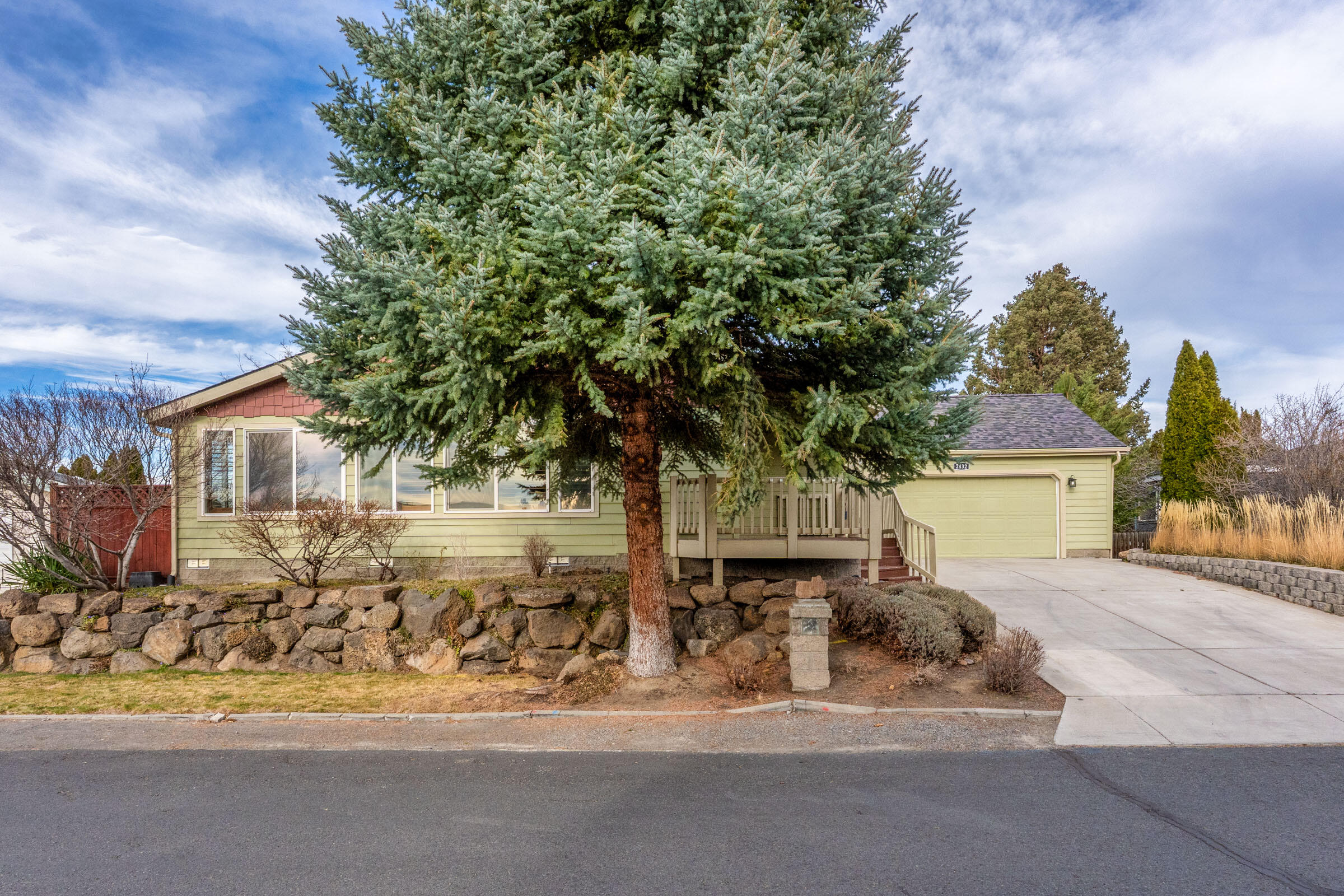 2432 NE Crocus Way