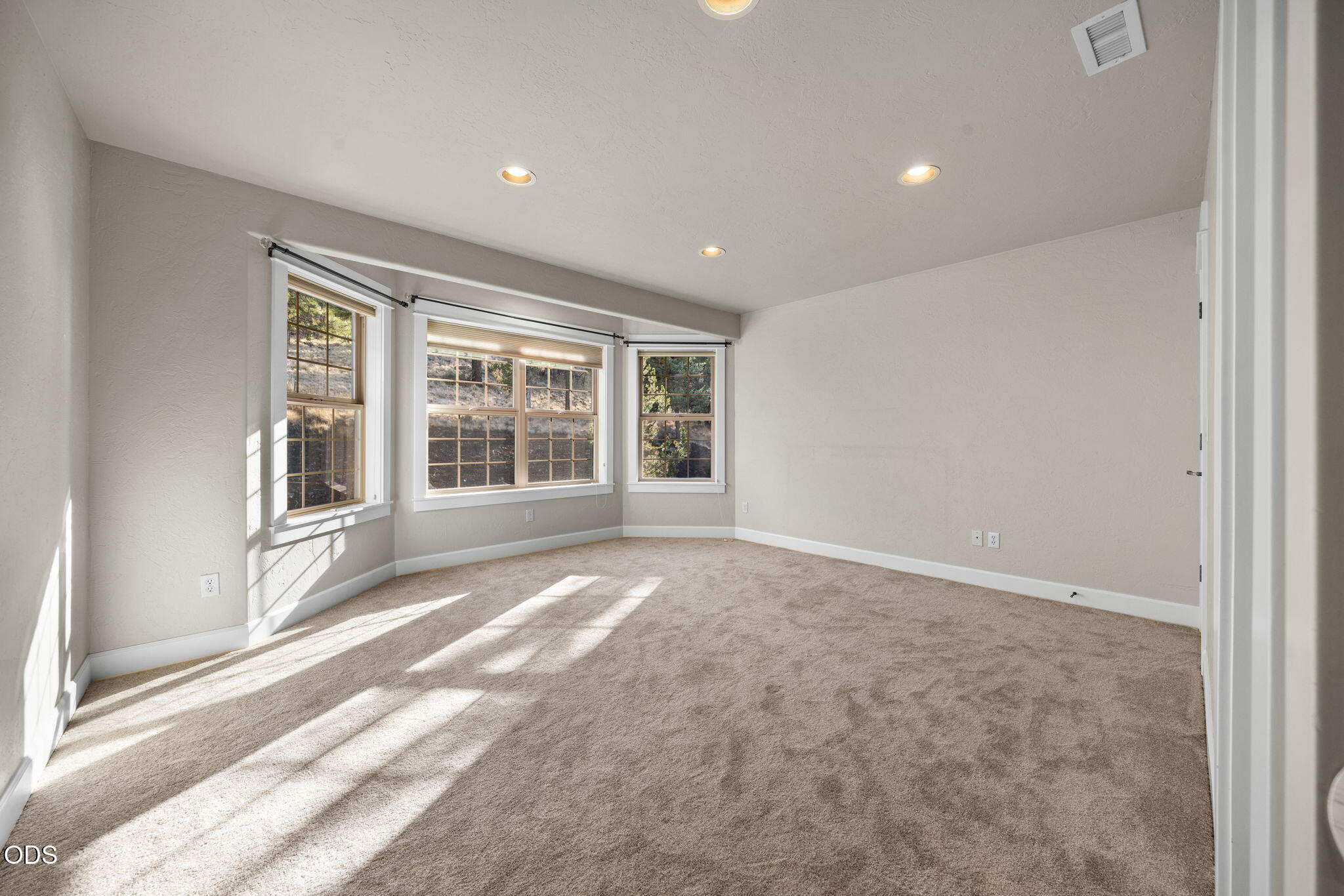3193 N Colonial Drive