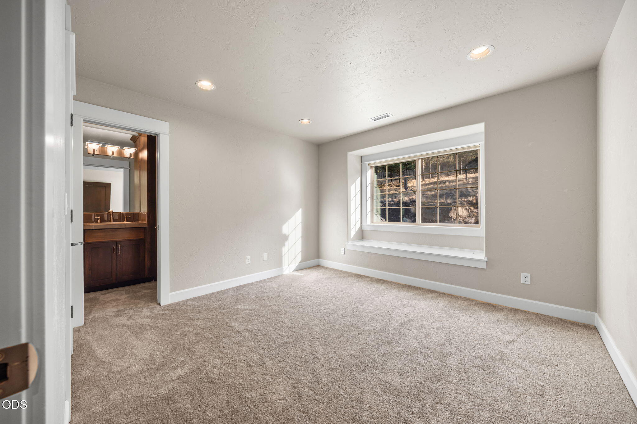 3193 N Colonial Drive