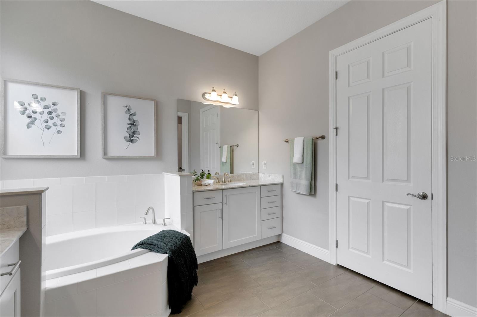 5203 LAKE OVERLOOK AVE