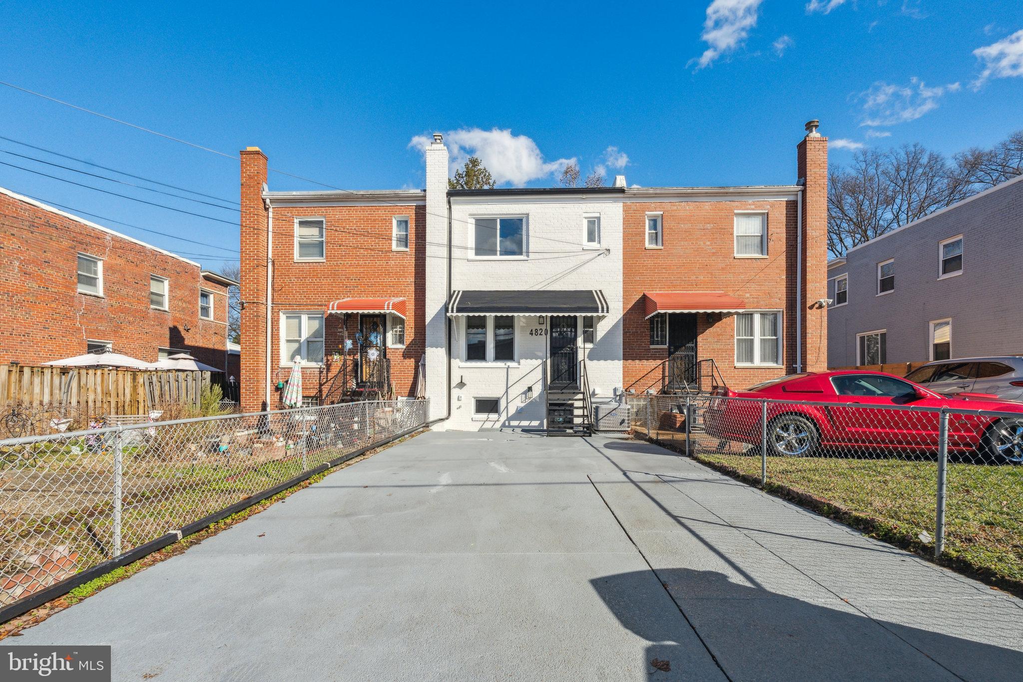 4820 S DAKOTA AVENUE NE