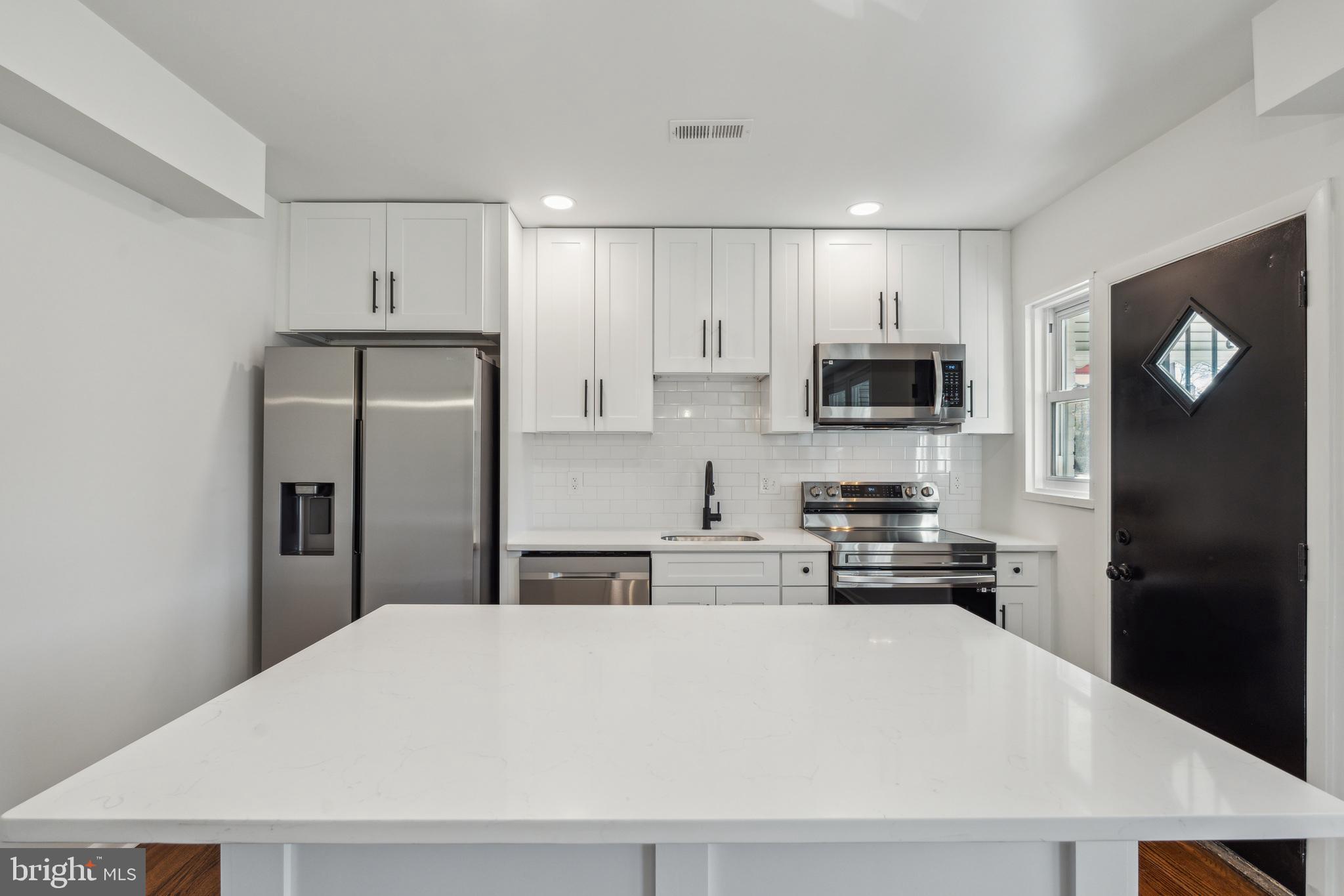 4820 S DAKOTA AVENUE NE