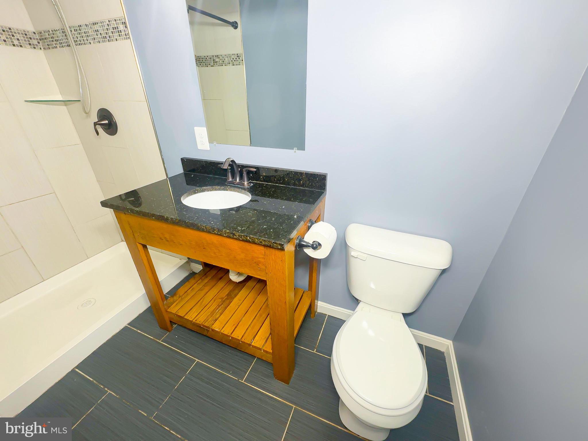 2204 HOLLY OAK COURT