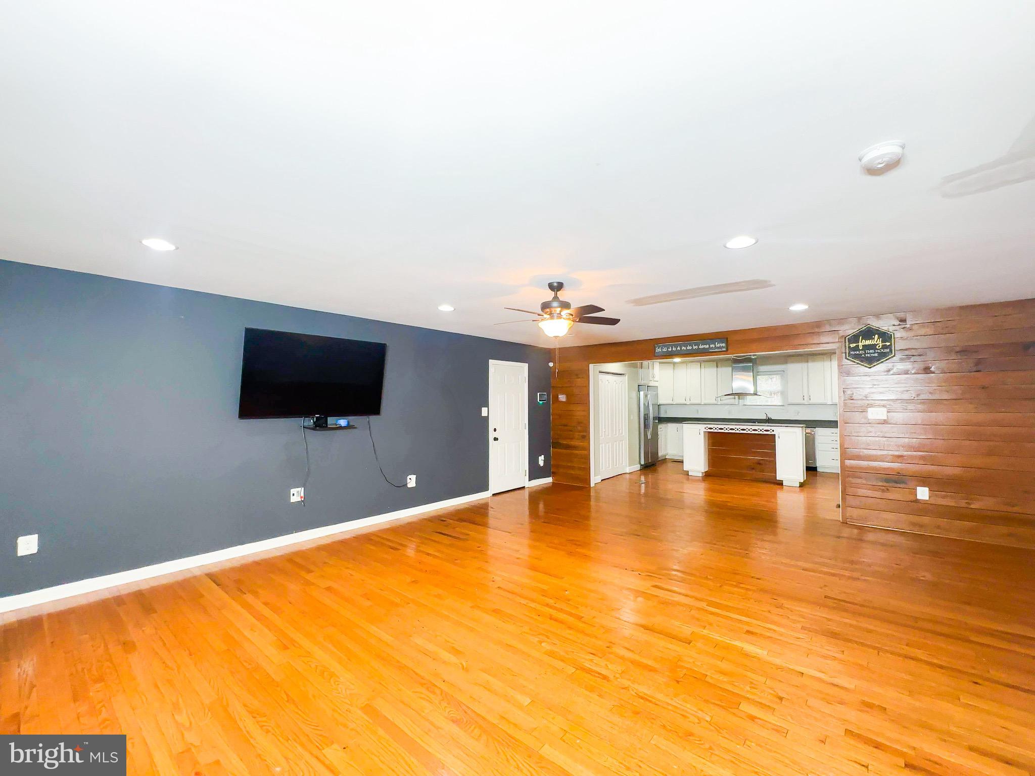 2204 HOLLY OAK COURT