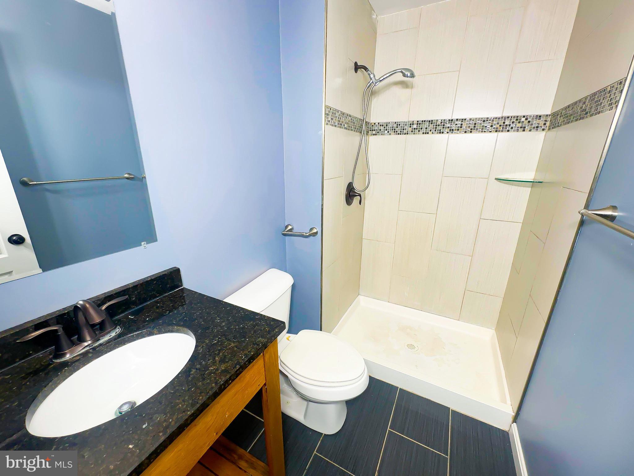 2204 HOLLY OAK COURT