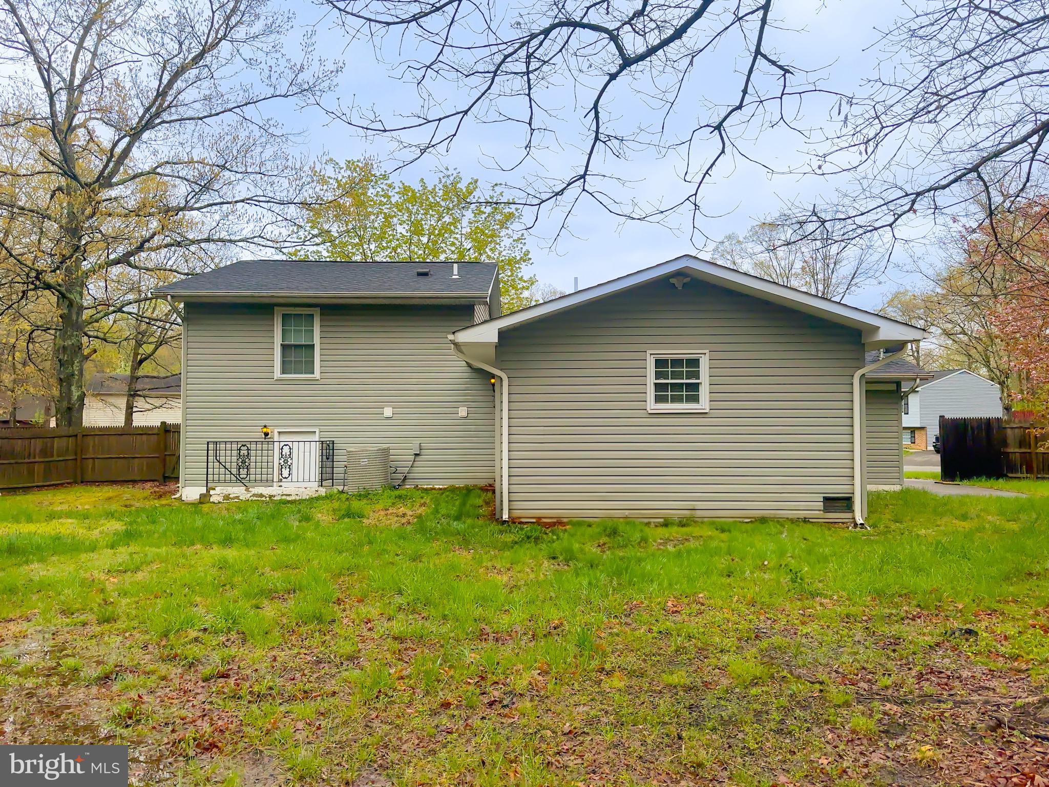 2204 HOLLY OAK COURT