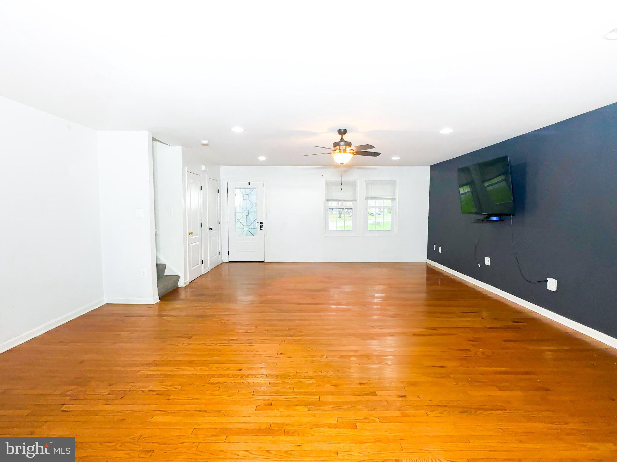 2204 HOLLY OAK COURT