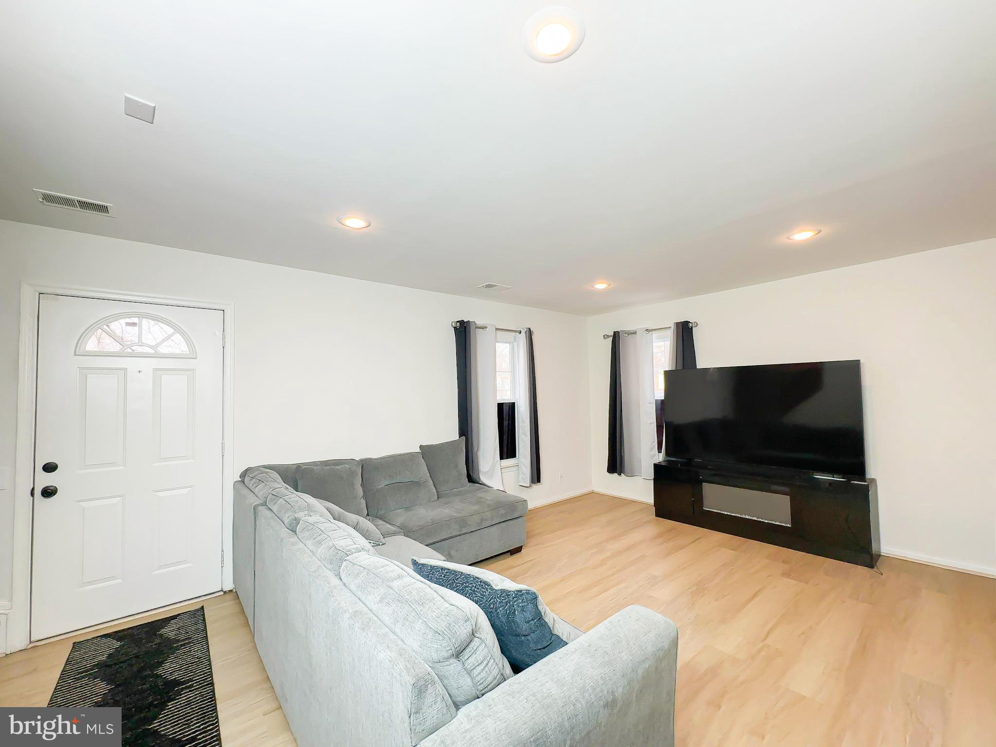 4818 UNDERWOOD COURT