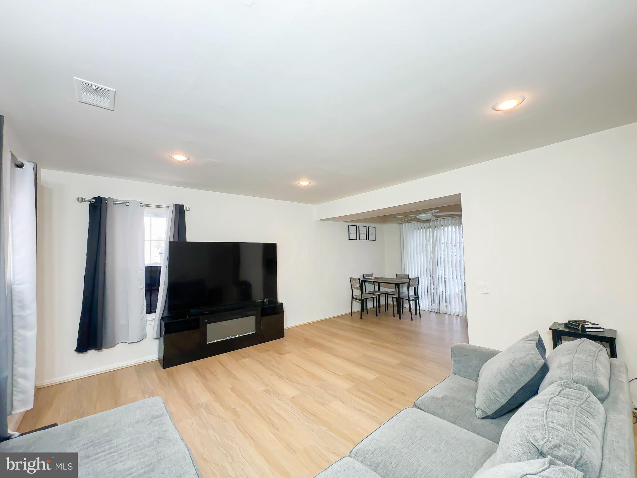 4818 UNDERWOOD COURT