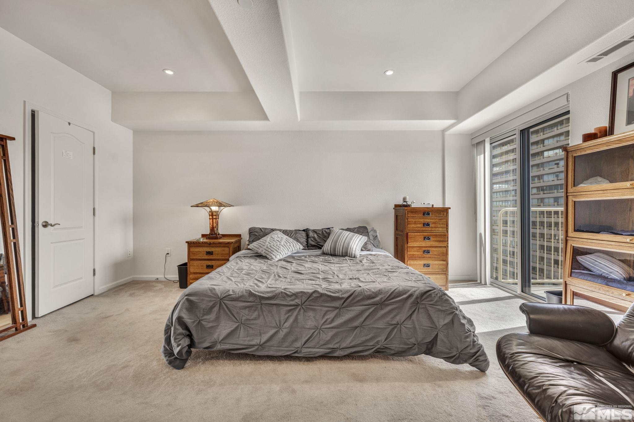 200 W 2nd St Unit: 1207