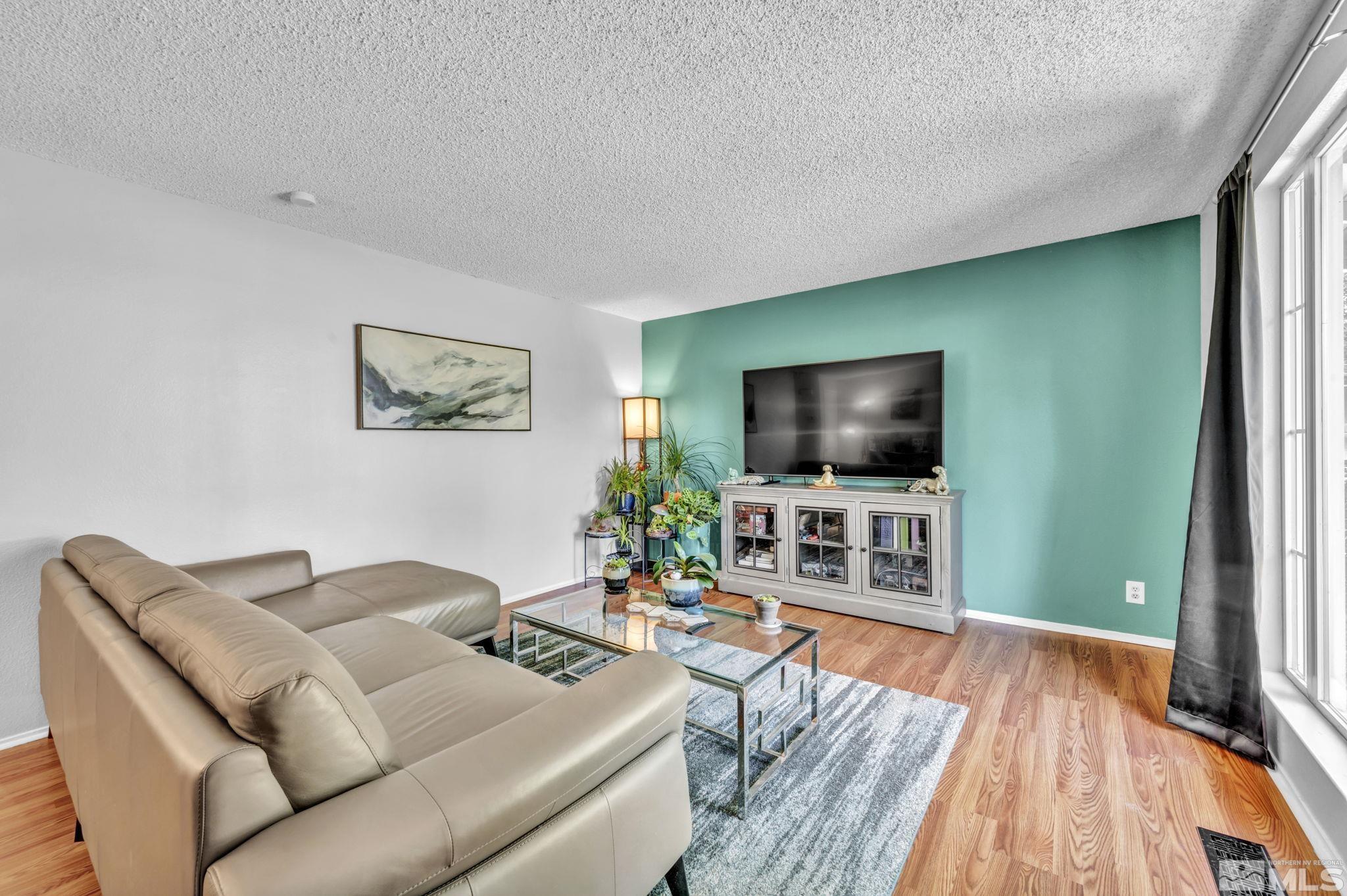 955 Cherrytree Unit: 4