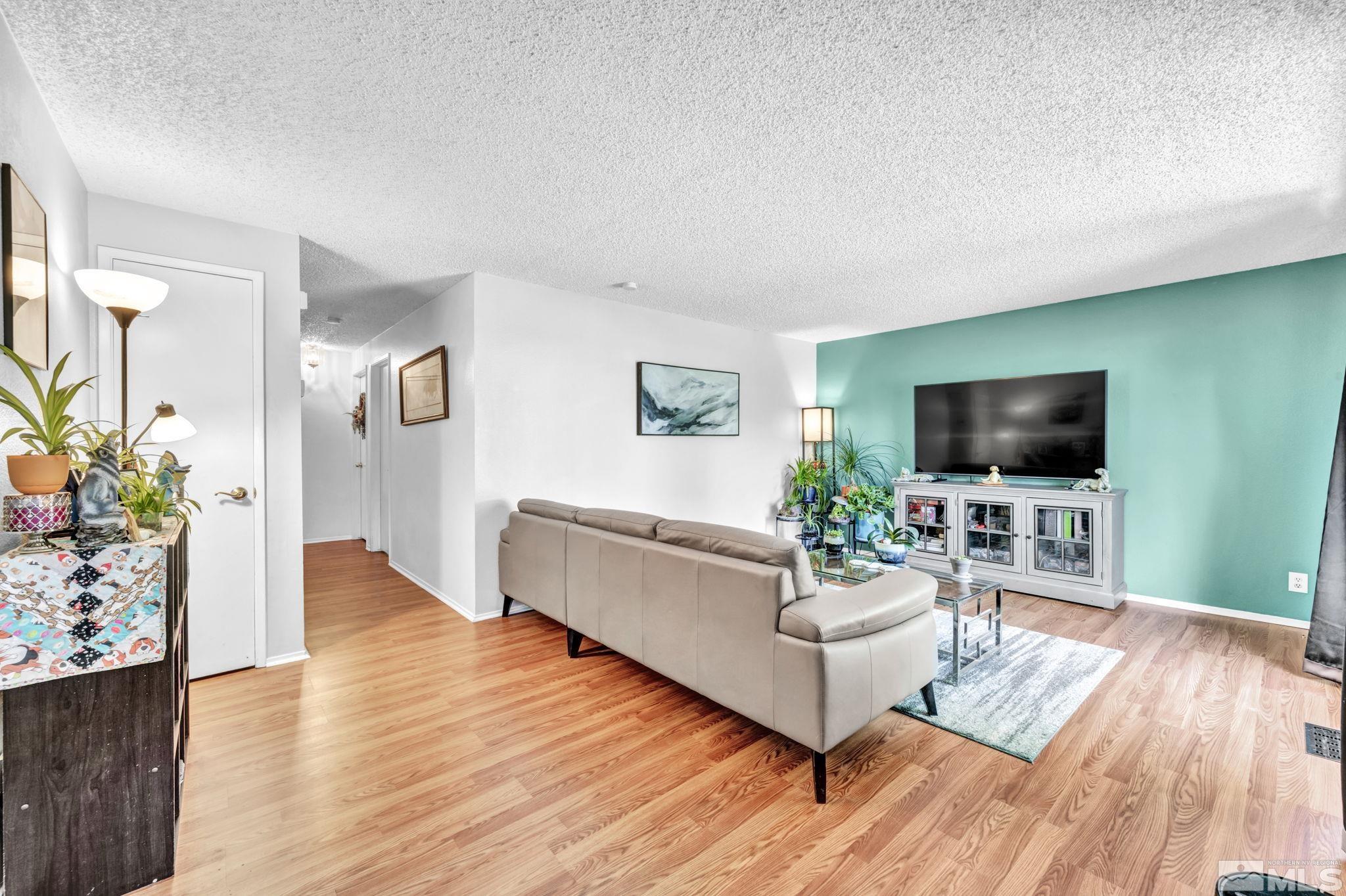 955 Cherrytree Unit: 4