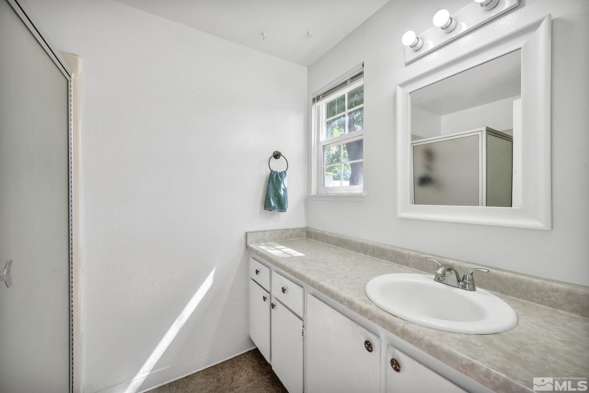 955 Cherrytree Unit: 4