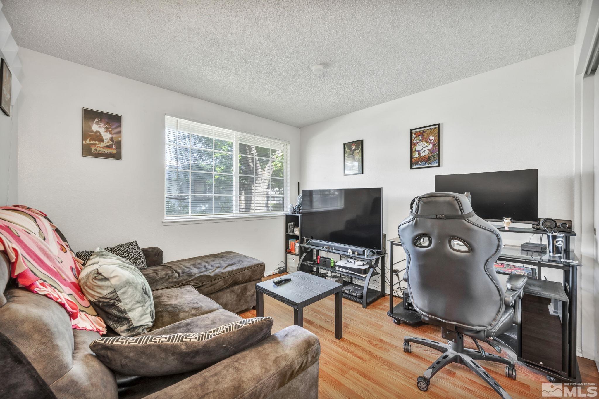 955 Cherrytree Unit: 4