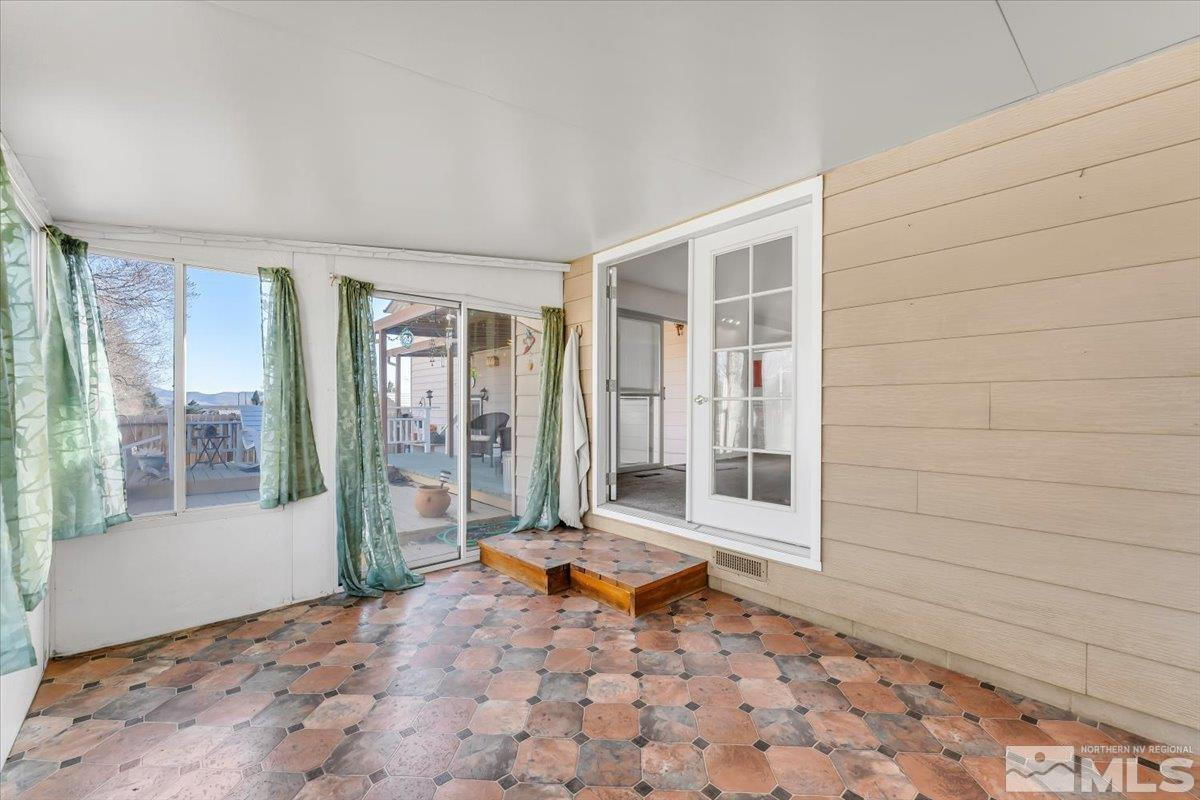 445 S US Highway 395