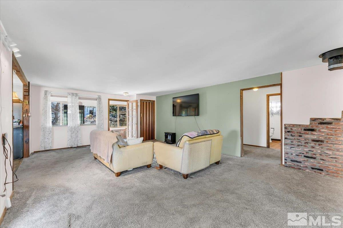 445 S US Highway 395