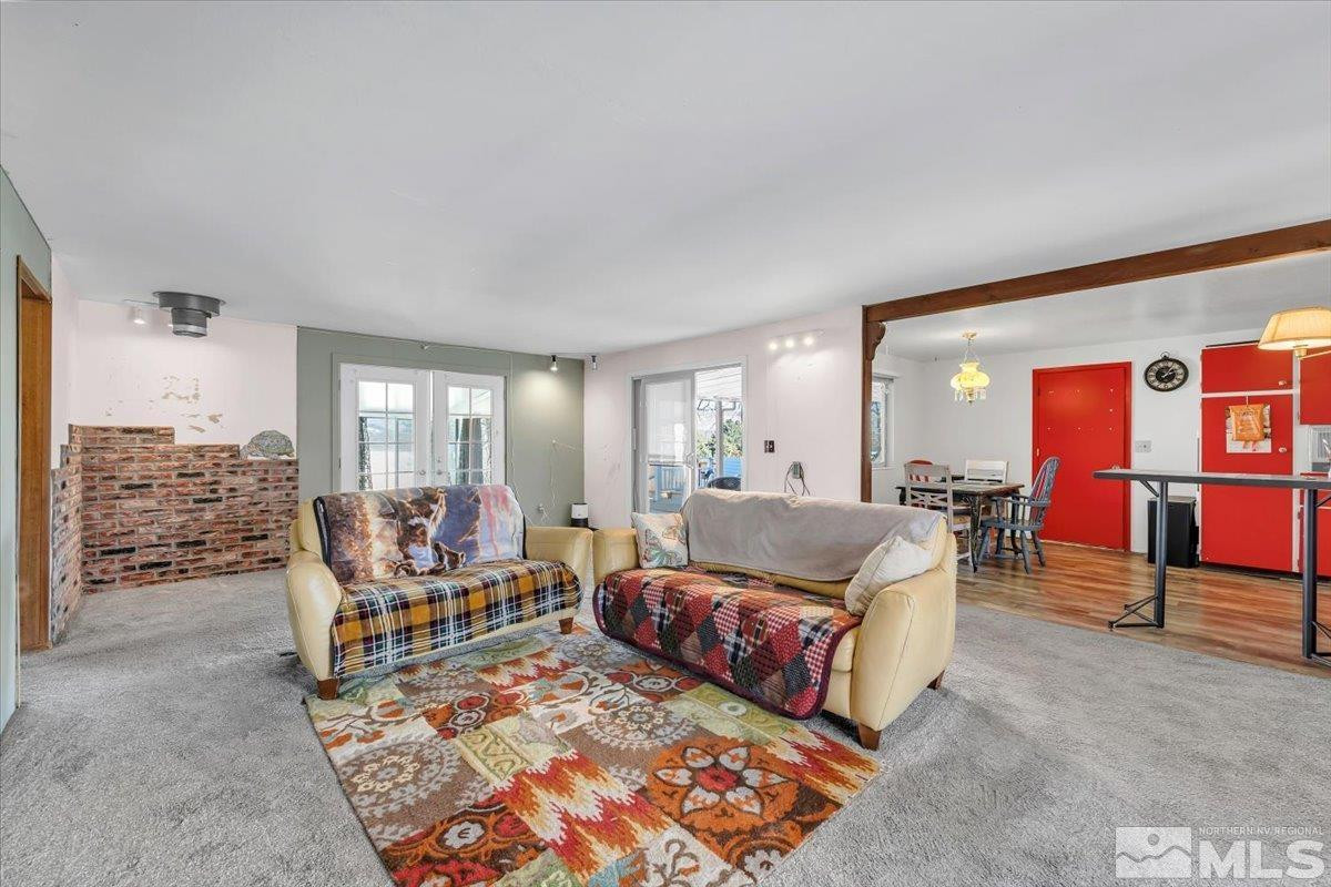 445 S US Highway 395