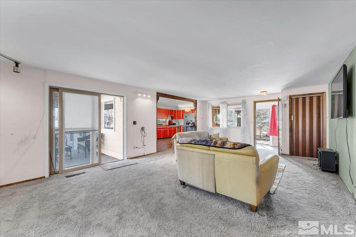 445 S US Highway 395