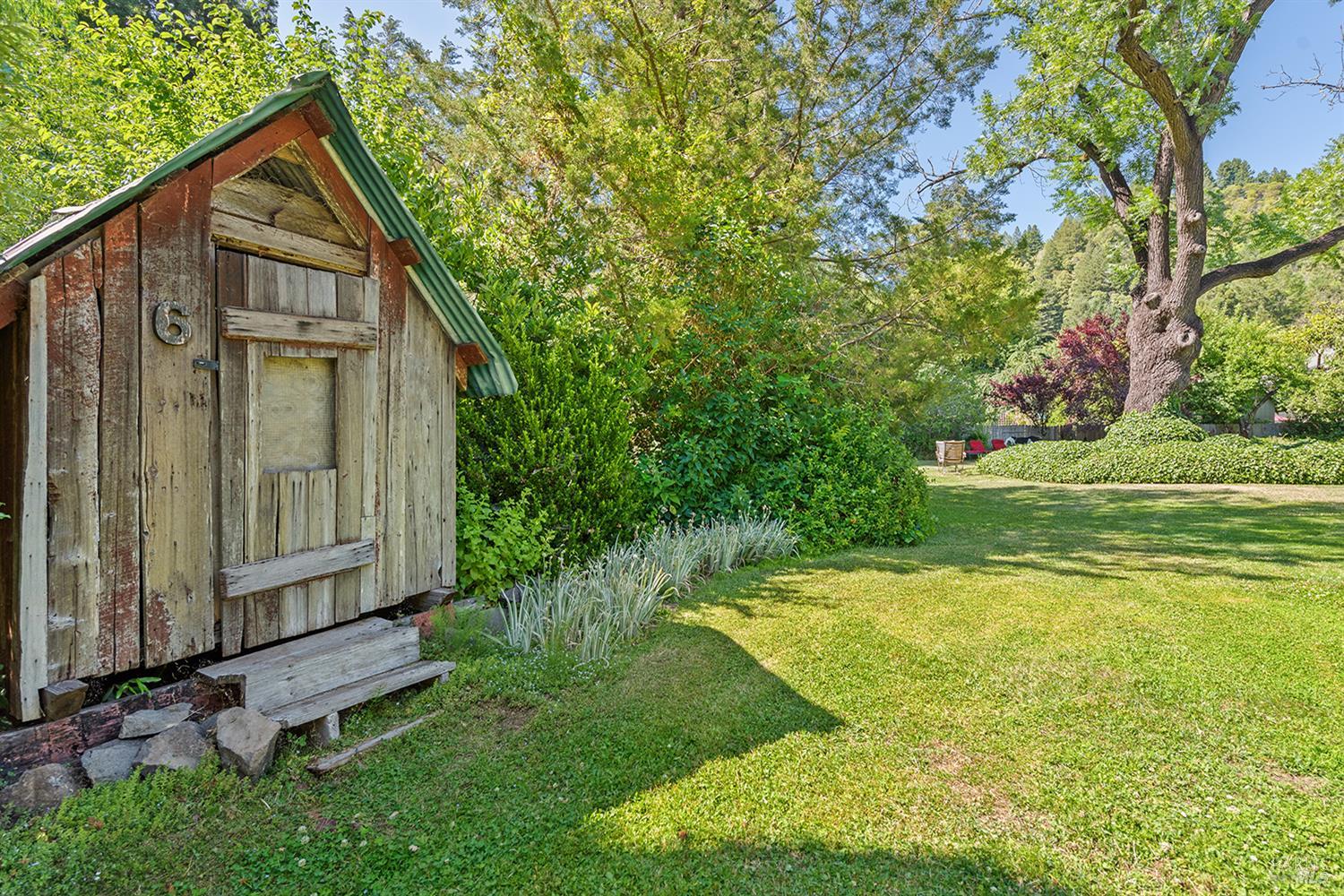 16424 Armstrong Woods Rd