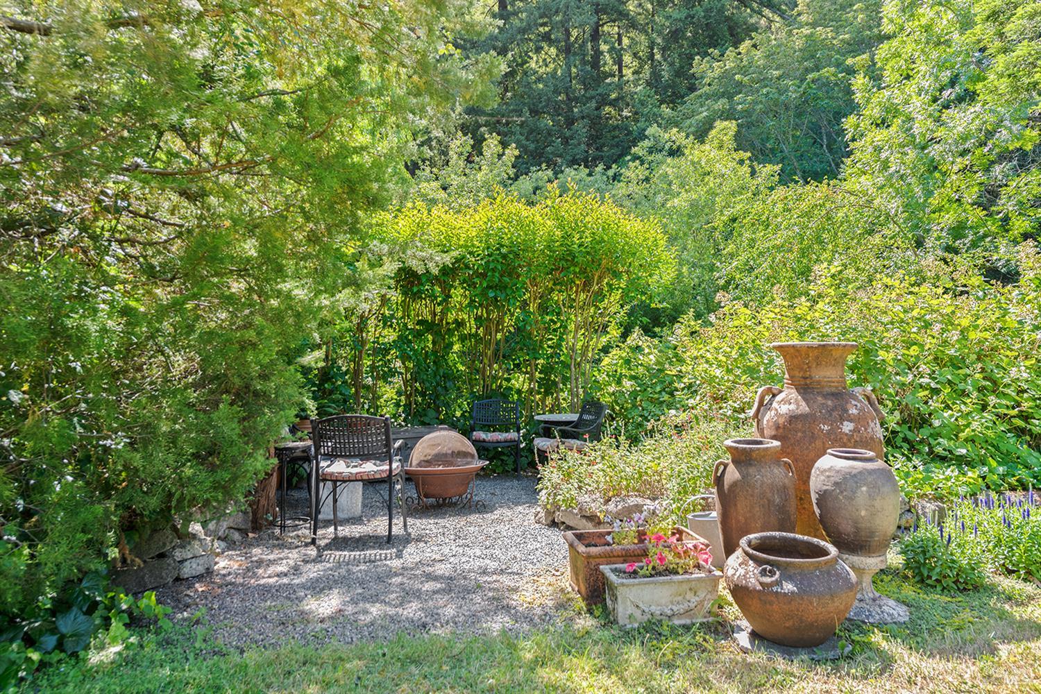 16424 Armstrong Woods Rd