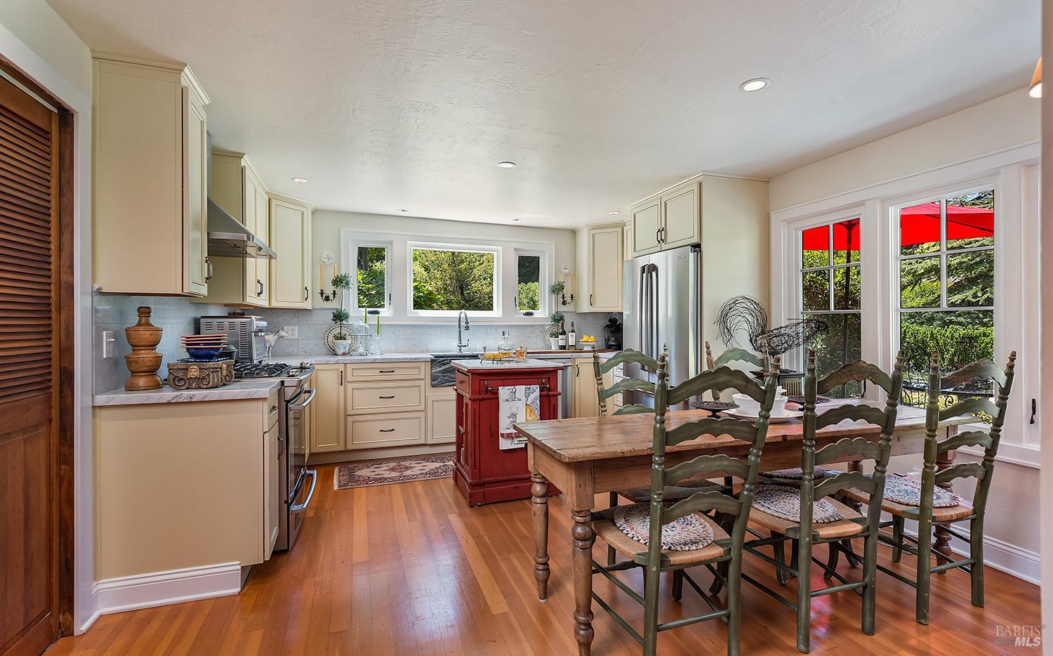 16424 Armstrong Woods Rd