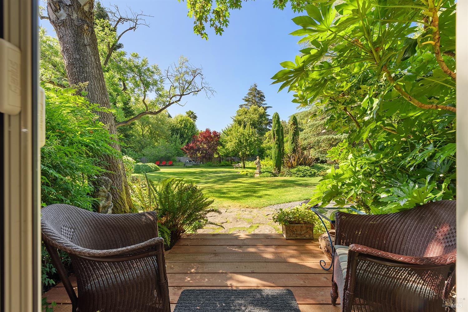 16424 Armstrong Woods Rd