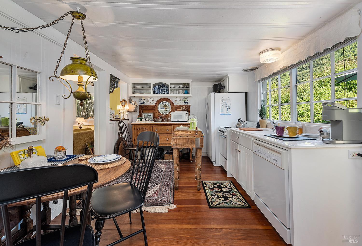 16424 Armstrong Woods Rd