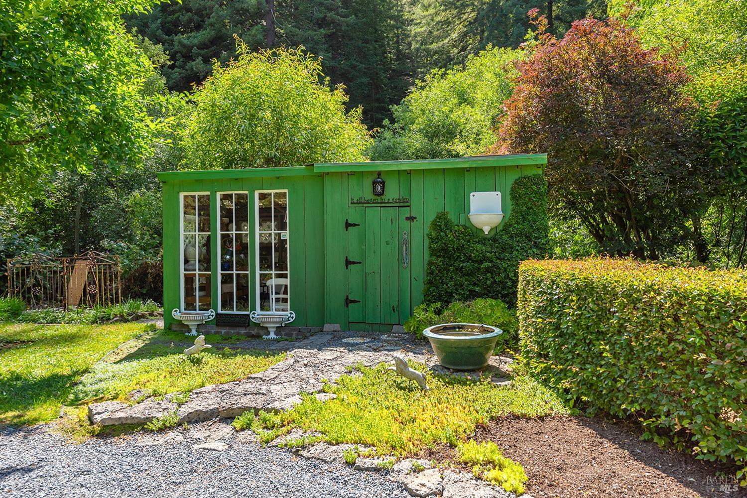 16424 Armstrong Woods Rd