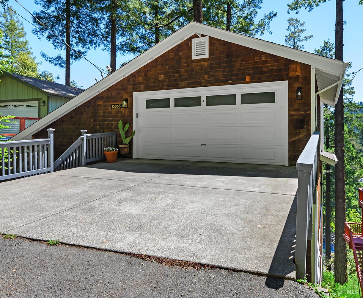15863 Morningside Drive