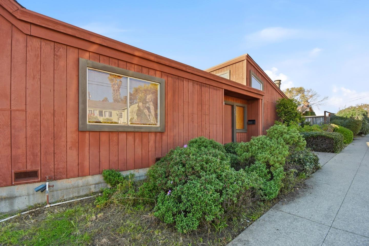 323 Humboldt Street