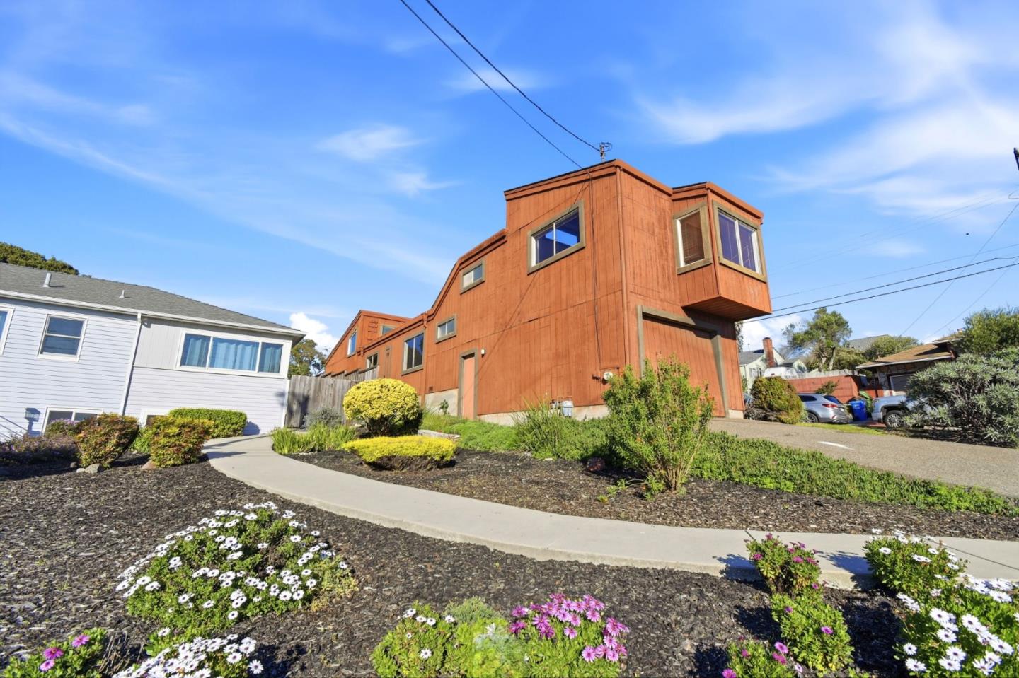 323 Humboldt Street