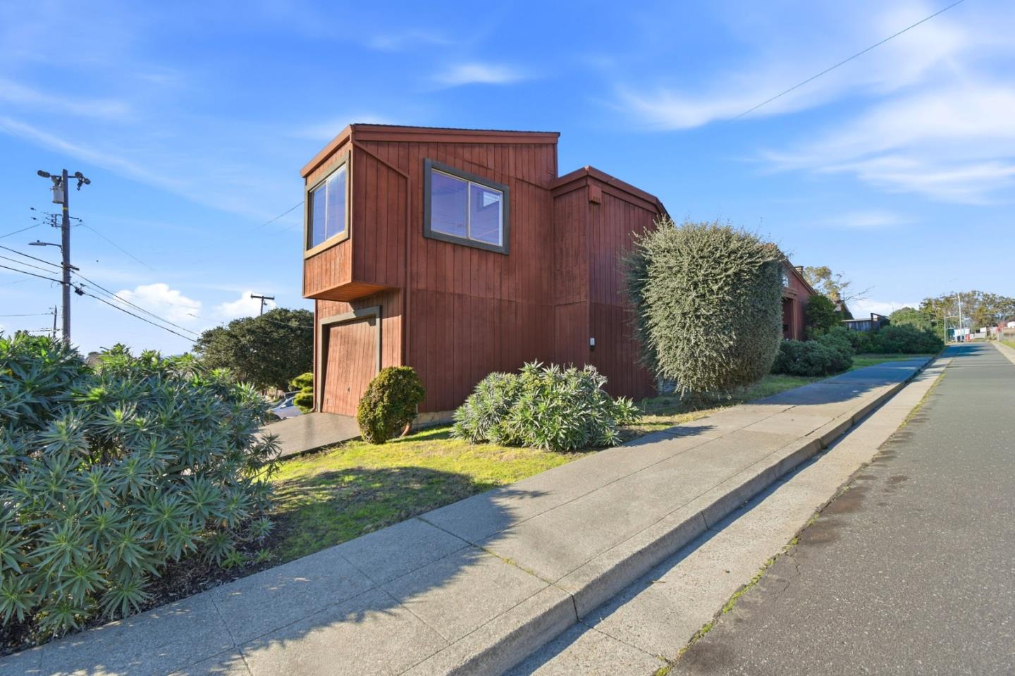 323 Humboldt Street