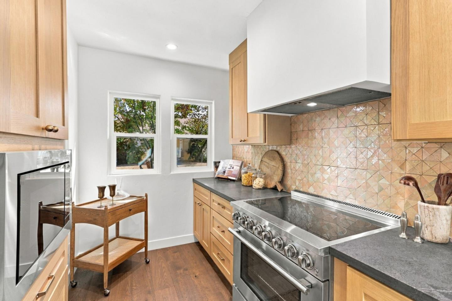 65 Cleaves AVE