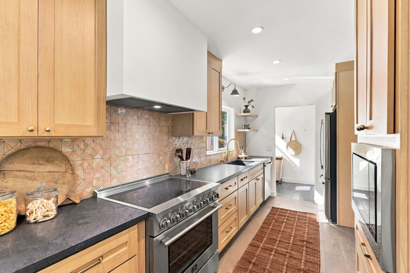 65 Cleaves AVE