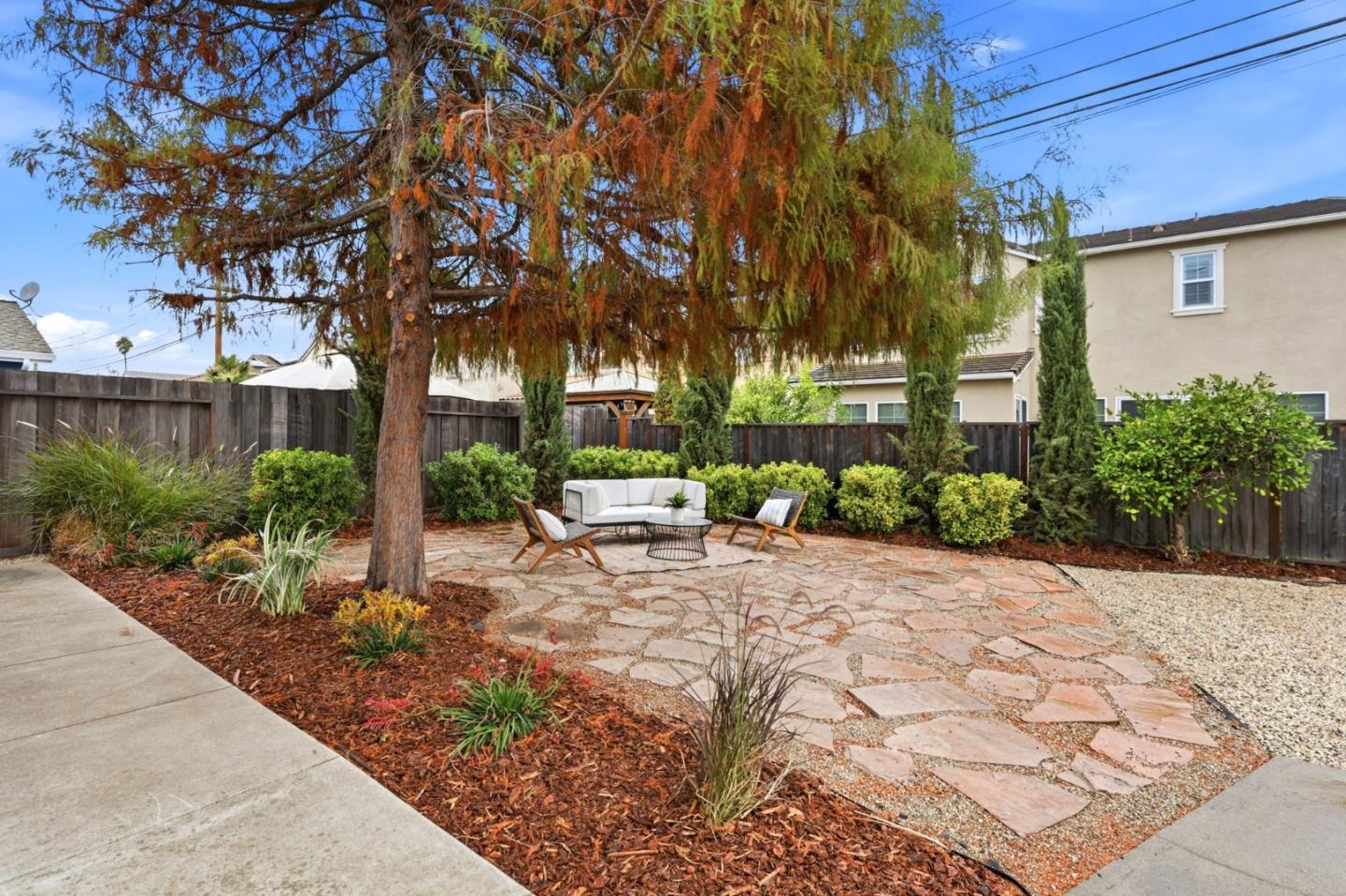 761 La Alondra WAY