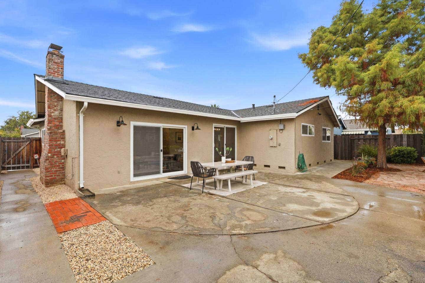 761 La Alondra WAY