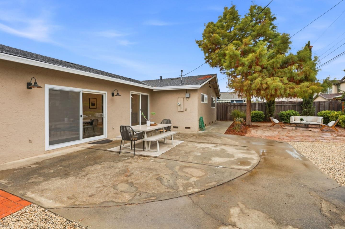761 La Alondra WAY