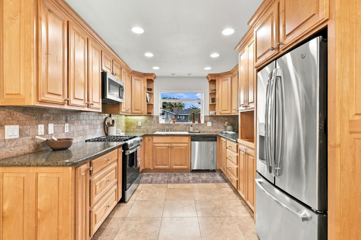 761 La Alondra WAY