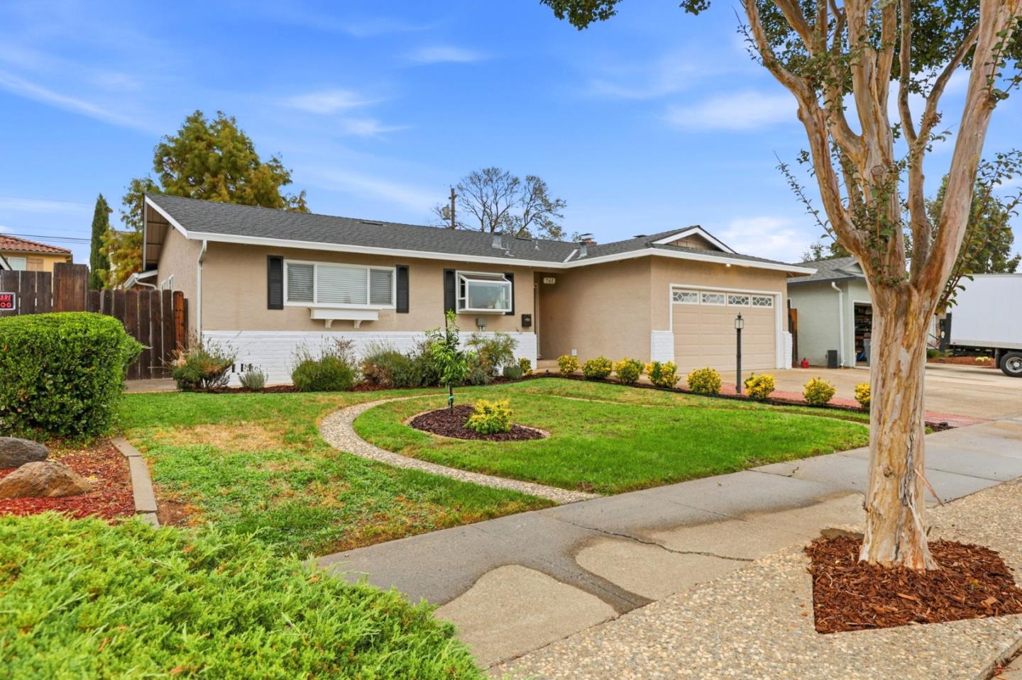 761 La Alondra WAY