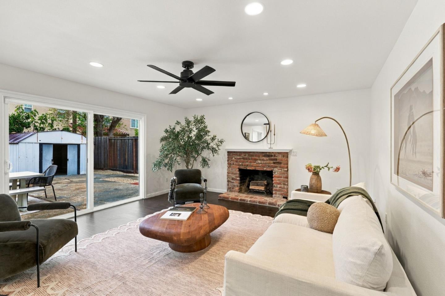 761 La Alondra WAY