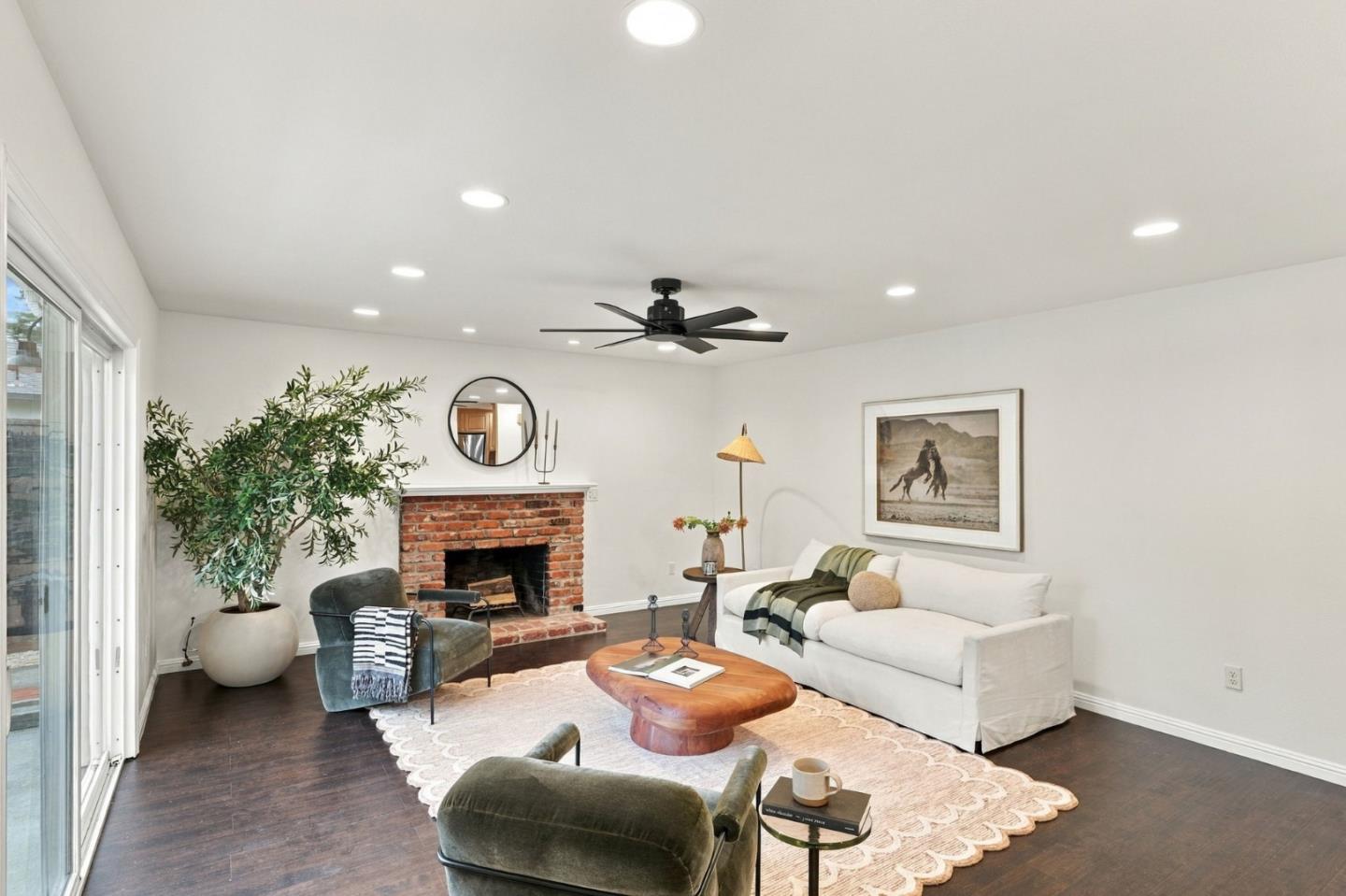 761 La Alondra WAY