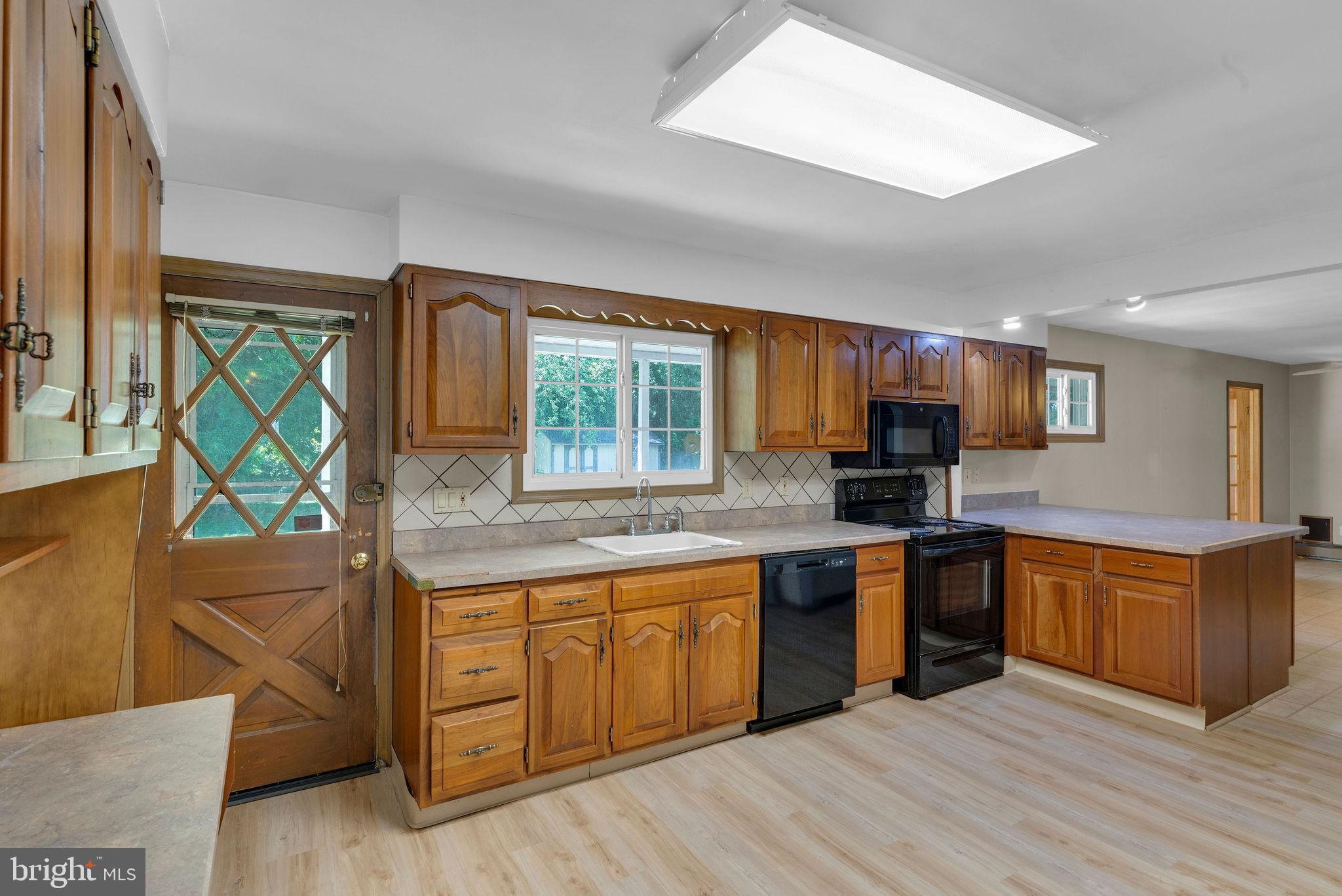 6313 RADCLIFFE STREET