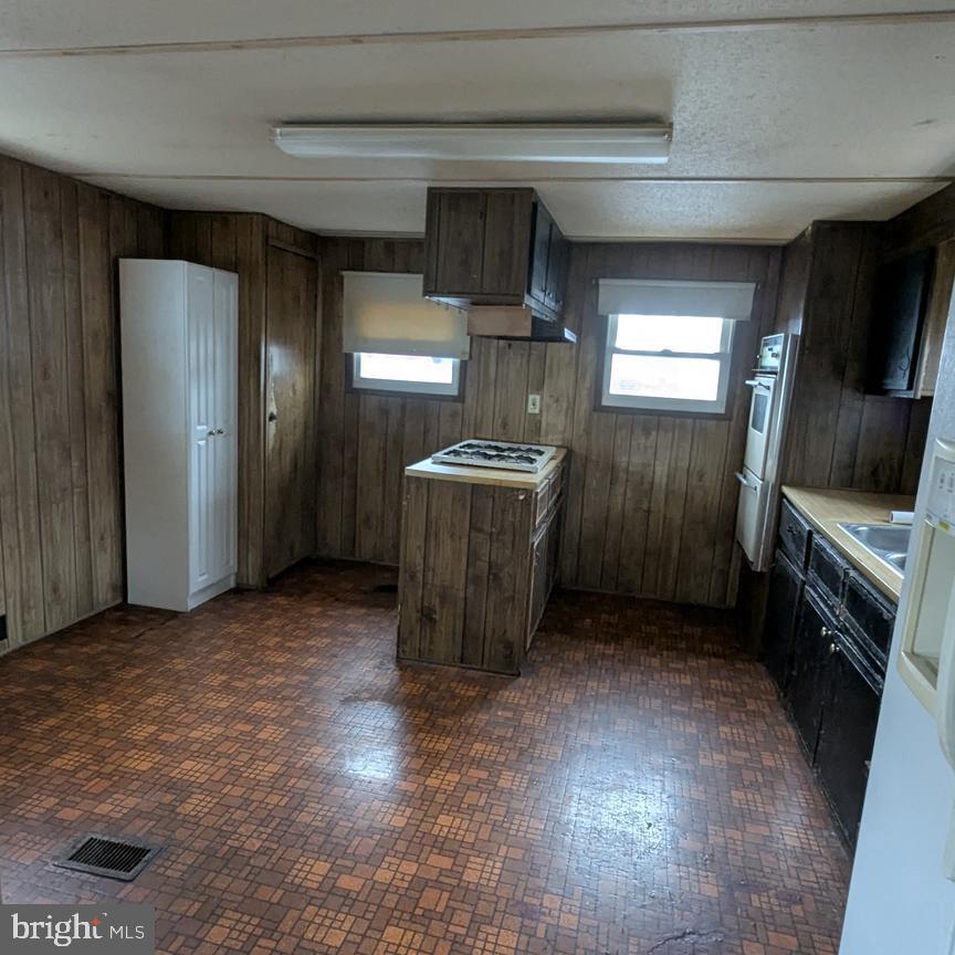 1446 GIBSON ROAD E35