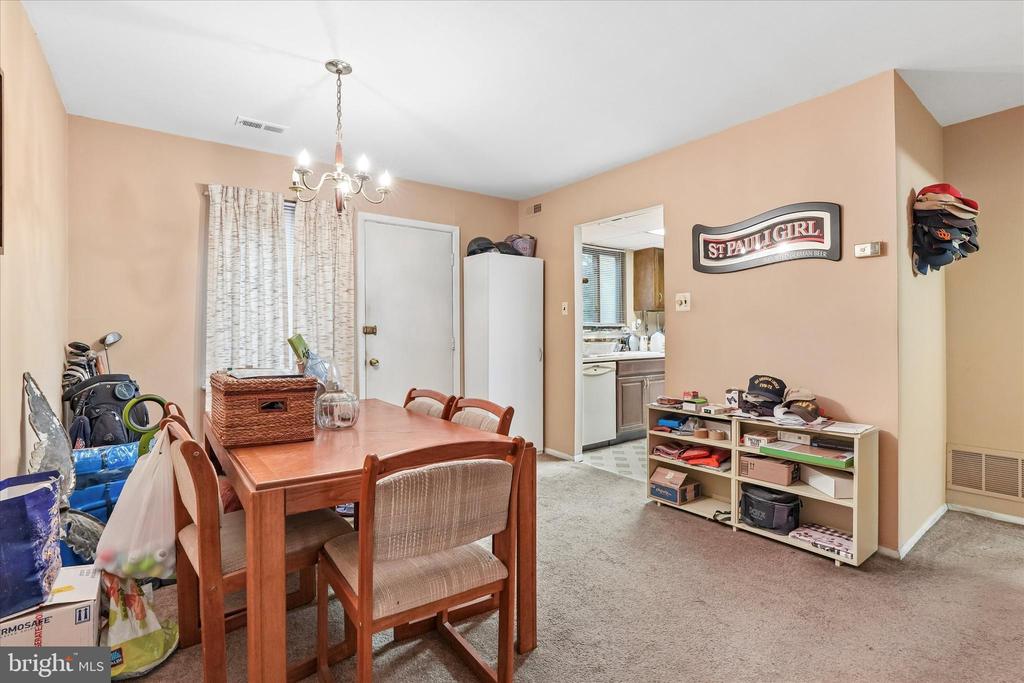 4662 CANTERBURY COURT