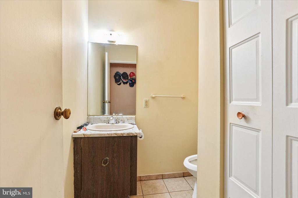 4662 CANTERBURY COURT