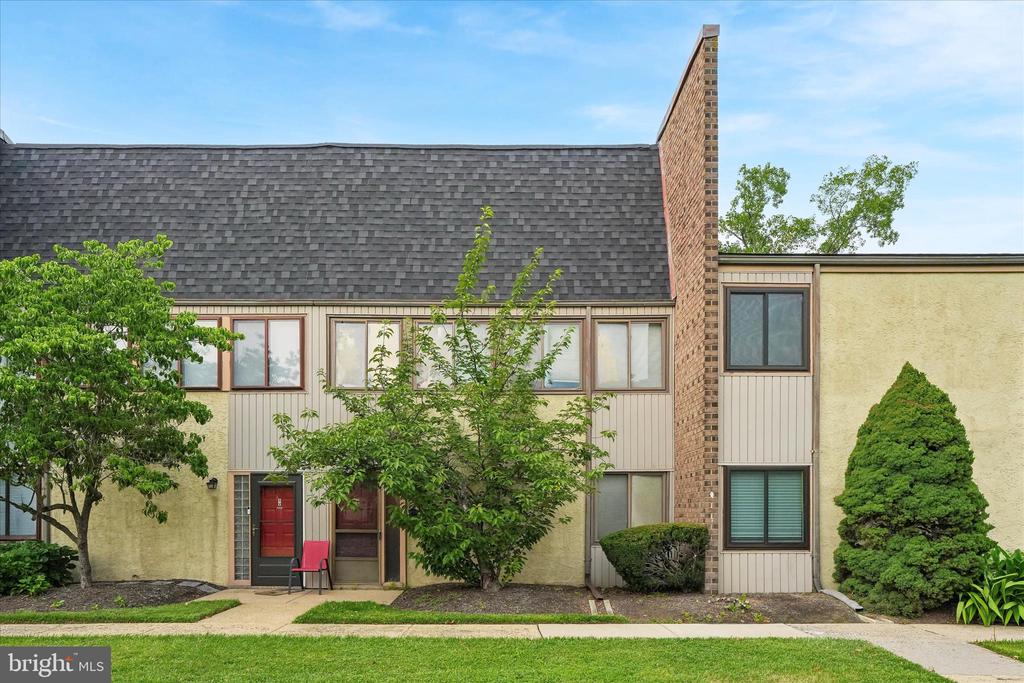 4662 CANTERBURY COURT